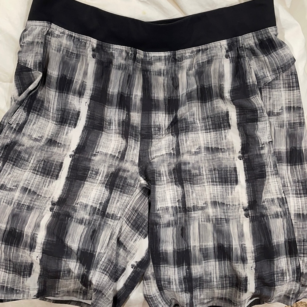 Lululemon men’s xl shorts.